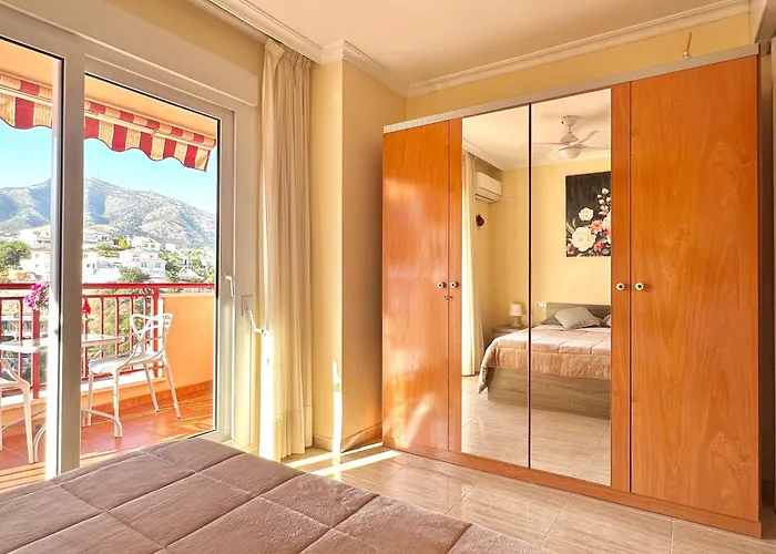 In Costa Del Sol, Sea, Sunshine & Views Apartment *