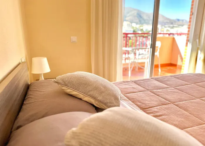 In Costa Del Sol, Sea, Sunshine & Views Apartment *