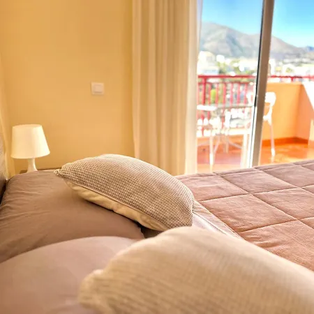 In Costa Del Sol, Sea, Sunshine & Views Апартаменти *